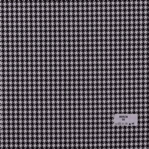 Berlin, klasik kazayağı desenlerinden modern düz tonlara uzanan geniş renk skalasıyla mekânlara zamansız bir zarafet katan döşemelik kumaştır.