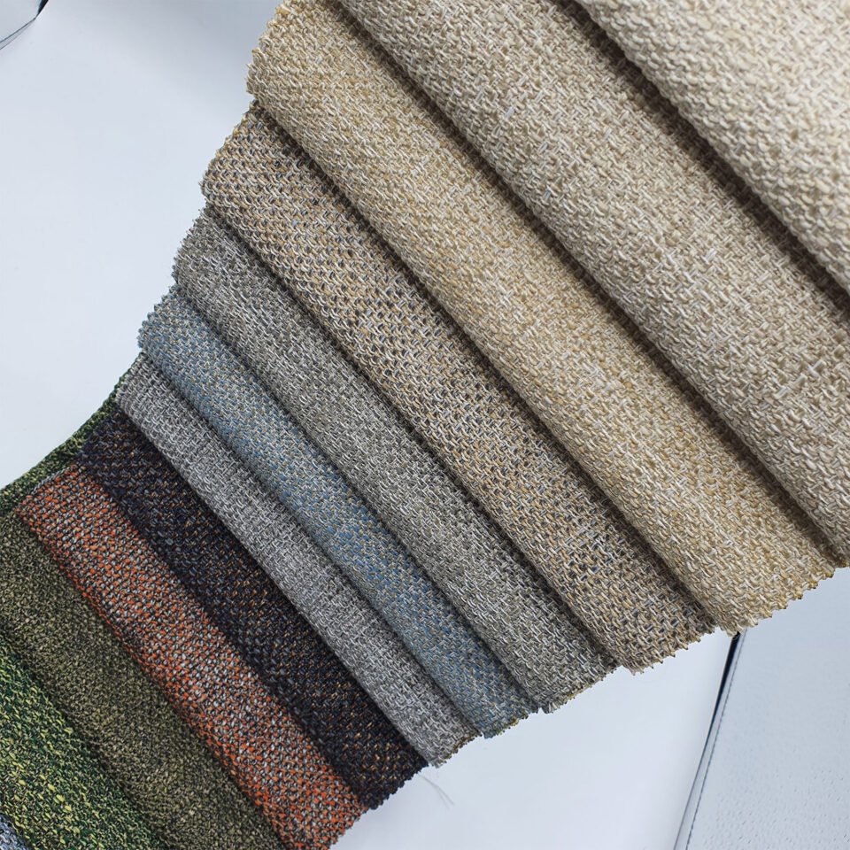 Nirvana, doğal tonları ve dokulu yüzeyiyle mekânlara sıcaklık ve zarafet katan, dayanıklı yapısıyla öne çıkan döşemelik kumaş koleksiyonudur.