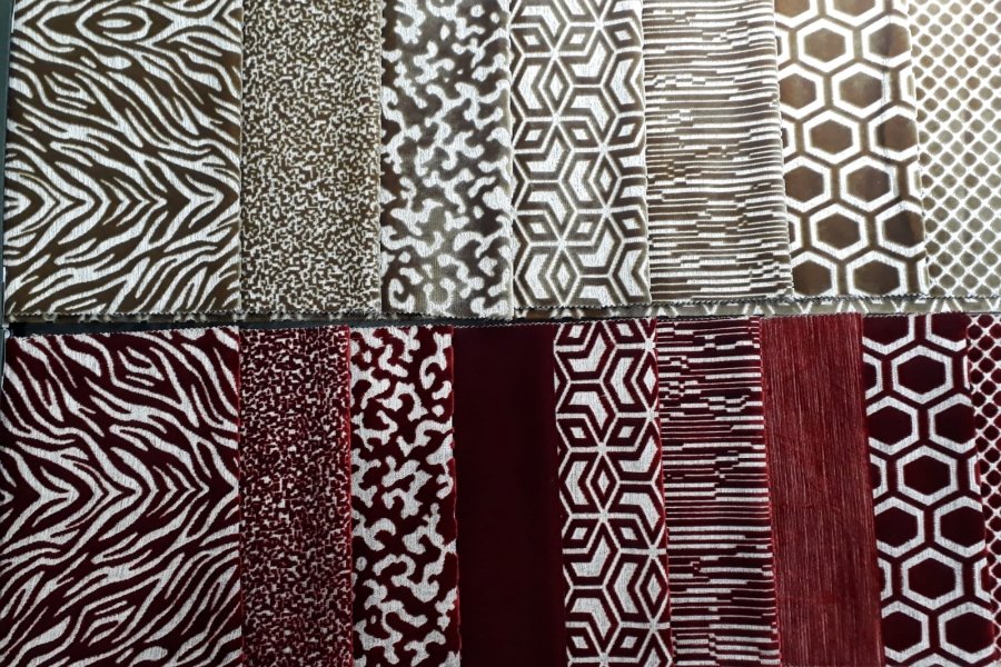 York, geometrik ve hayvan desenlerinin modern yorumu ile mobilyalara cesur bir kimlik ve uzun ömürlü şıklık kazandırır.