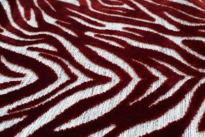 Благодаря своей современной интерпретации геометрических и анималистических узоров, York придает мебели смелую индивидуальность и непреходящую элегантность.