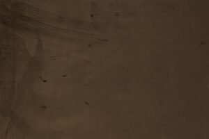 Berra, sade dokusu ve zarif tonlarıyla yaşam alanlarına huzur ve zamansız bir şıklık kazandıran yüksek kaliteli döşemelik kumaştır.