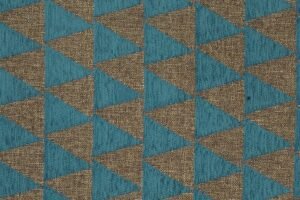 BETA döşemelik kumaş, modern geometrik desenleri ve dayanıklı dokusuyla yaşam alanlarınıza çağdaş bir şıklık kazandırır.