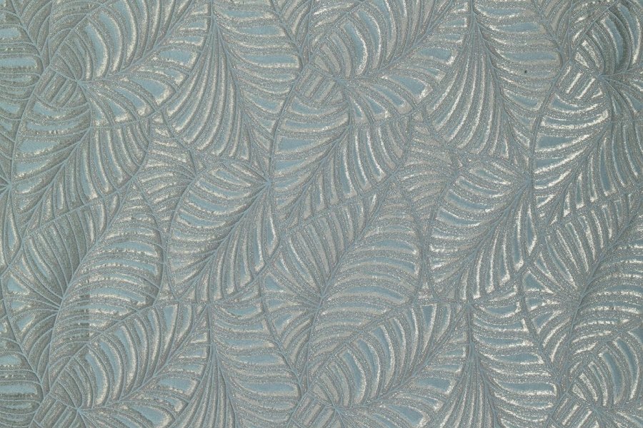 Flora, yaprak desenleri ve 14 farklı renk seçeneğiyle yaşam alanlarına doğadan gelen zarafet ve şıklık katar.