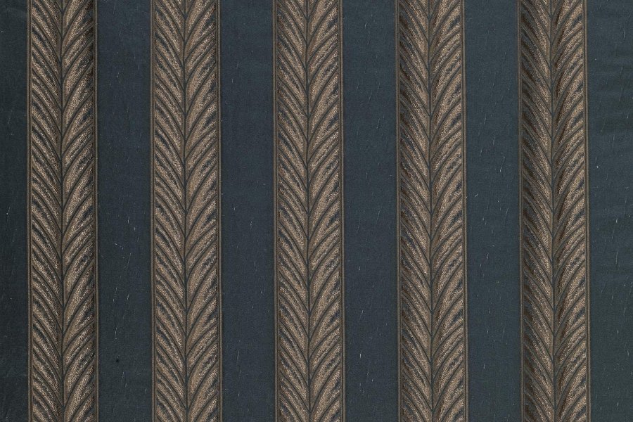 Flora, doğal yaprak desenleri ve 14 farklı renk seçeneğiyle yaşam alanlarına zarif bir doğallık ve zamansız bir şıklık katar.