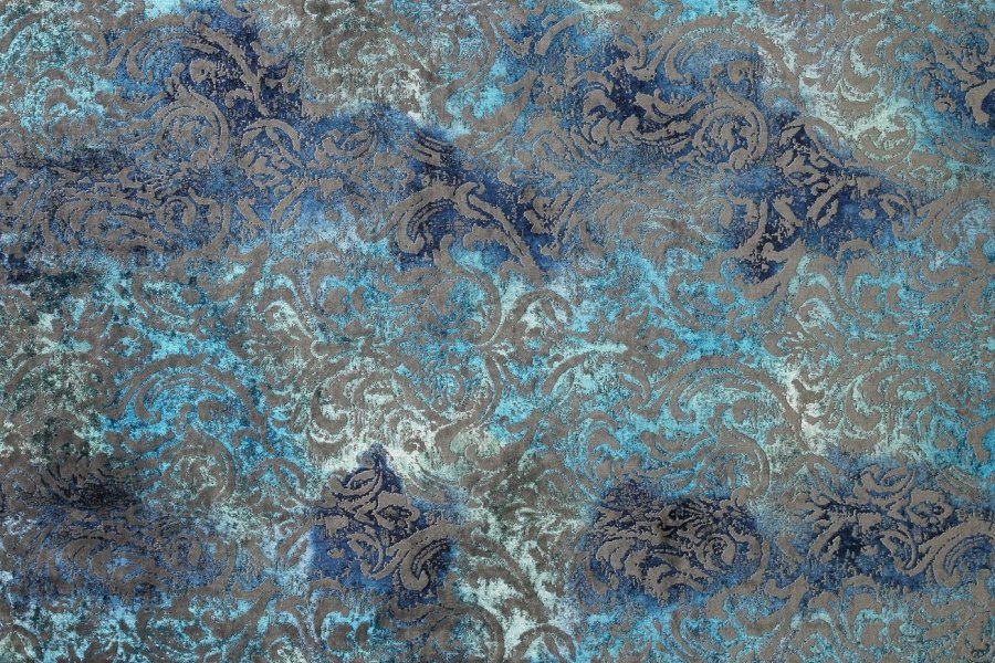 GAUDI, Evipek koleksiyonunun öne çıkan döşemelik kumaşlarından biridir. Sanatsal desenleri ve zarif dokusu sayesinde mobilyalarda sofistike bir atmosfer yaratır. Kadife dokusu ve güçlü renk geçişleri, yaşam alanlarına derinlik ve ayrıcalıklı bir kimlik kazandırır.