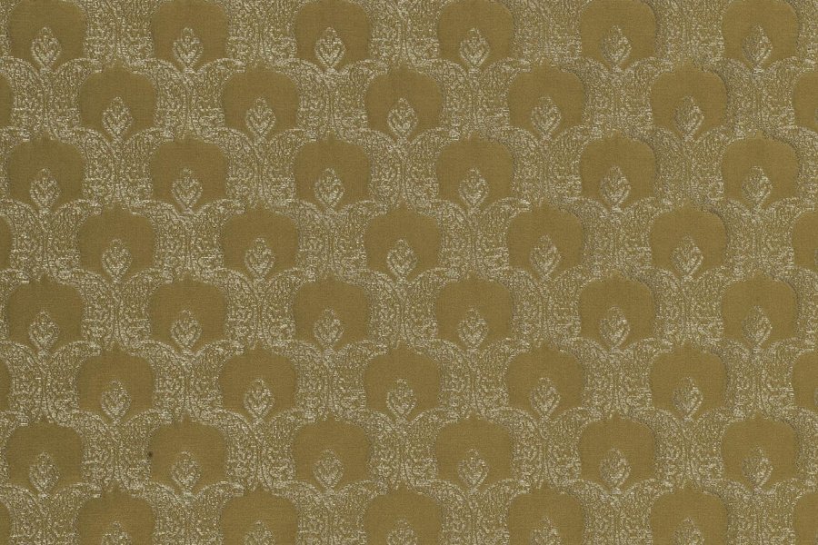 Life, klasik desenleri ve zengin dokusuyla yaşam alanlarına sofistike bir atmosfer ve zamansız bir ihtişam kazandıran döşemelik kumaştır.