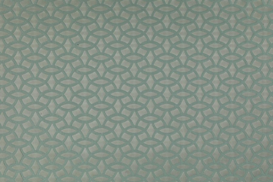 Merit, sade dokusu ve modern desenleriyle yaşam alanlarına zarif bir sadelik ve zamansız bir şıklık kazandıran döşemelik kumaştır.