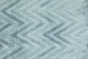 Seta, kadife dokusu ve zengin renk tonlarıyla yaşam alanlarına sofistike bir şıklık ve uzun ömürlü kullanım kazandıran döşemelik kumaştır.