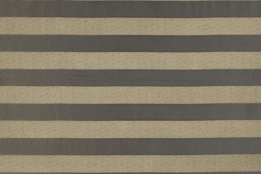 Valentine, zərif naxışları və nəcib toxuması ilə yaşayış sahələrinə klassik əzəmət və mürəkkəb atmosfer gətirən döşəmə parçasıdır.