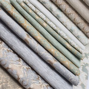 Sultan, pastel tonları ve zarif klasik desenleriyle yaşam alanlarına sofistike bir şıklık ve huzurlu bir atmosfer kazandıran döşemelik kumaştır.