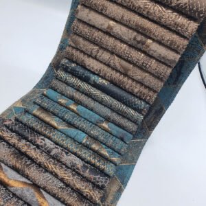 Yakamoz, metalik efektleri ve sofistike desenleriyle yaşam alanlarına ihtişam ve modern şıklık katan özel döşemelik kumaş koleksiyonudur.