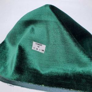 Ruby — это коллекция обивочных тканей премиум-класса, которые добавляют пространству утонченной элегантности и элегантности благодаря своим ярким цветам и роскошной бархатной текстуре.