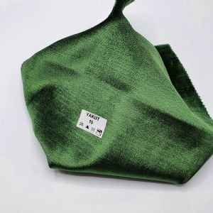 Ruby — это коллекция обивочных тканей премиум-класса, которые добавляют пространству утонченной элегантности и элегантности благодаря своим ярким цветам и роскошной бархатной текстуре.