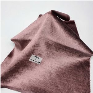 Ruby — это коллекция обивочных тканей премиум-класса, которые добавляют пространству утонченной элегантности и элегантности благодаря своим ярким цветам и роскошной бархатной текстуре.