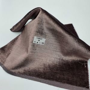 Ruby — это коллекция обивочных тканей премиум-класса, которые добавляют пространству утонченной элегантности и элегантности благодаря своим ярким цветам и роскошной бархатной текстуре.