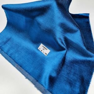 Ruby — это коллекция обивочных тканей премиум-класса, которые добавляют пространству утонченной элегантности и элегантности благодаря своим ярким цветам и роскошной бархатной текстуре.