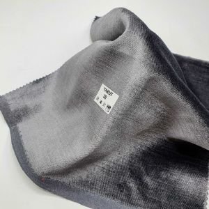 Ruby — это коллекция обивочных тканей премиум-класса, которые добавляют пространству утонченной элегантности и элегантности благодаря своим ярким цветам и роскошной бархатной текстуре.