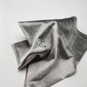 Ruby — это коллекция обивочных тканей премиум-класса, которые добавляют пространству утонченной элегантности и элегантности благодаря своим ярким цветам и роскошной бархатной текстуре.