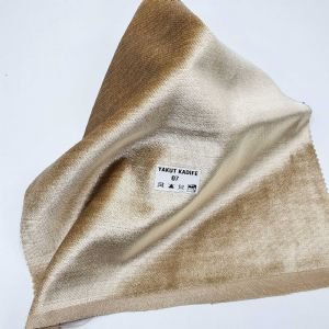 Ruby — это коллекция обивочных тканей премиум-класса, которые добавляют пространству утонченной элегантности и элегантности благодаря своим ярким цветам и роскошной бархатной текстуре.